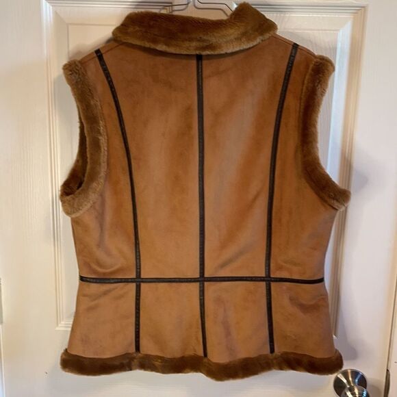 Bernado faux suede and fur vest sz L - Picture 3 of 6